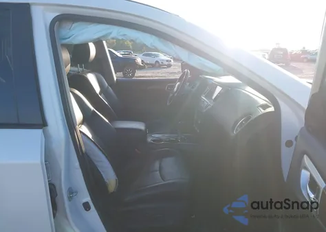 2017 Nissan Pathfinder Platinum z USA, uszkodzony, nr VIN 5N1DR2MN4HC615634